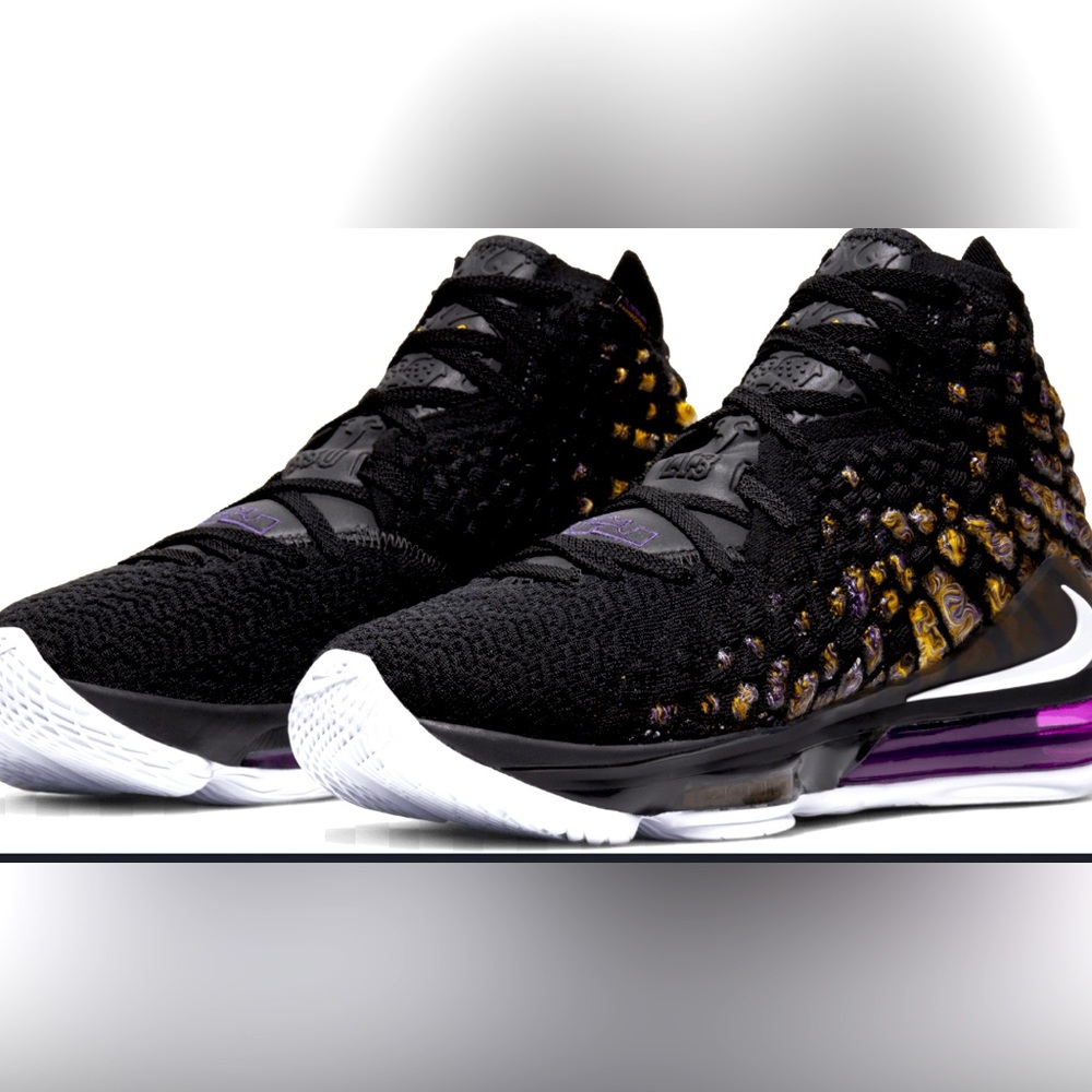 Nike LeBron 17
Lakers